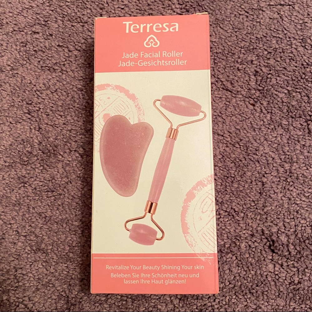 🎉HP🎉❗️BEAUTY SALE✨3/$20❗️Terresa Jade Facial Roller